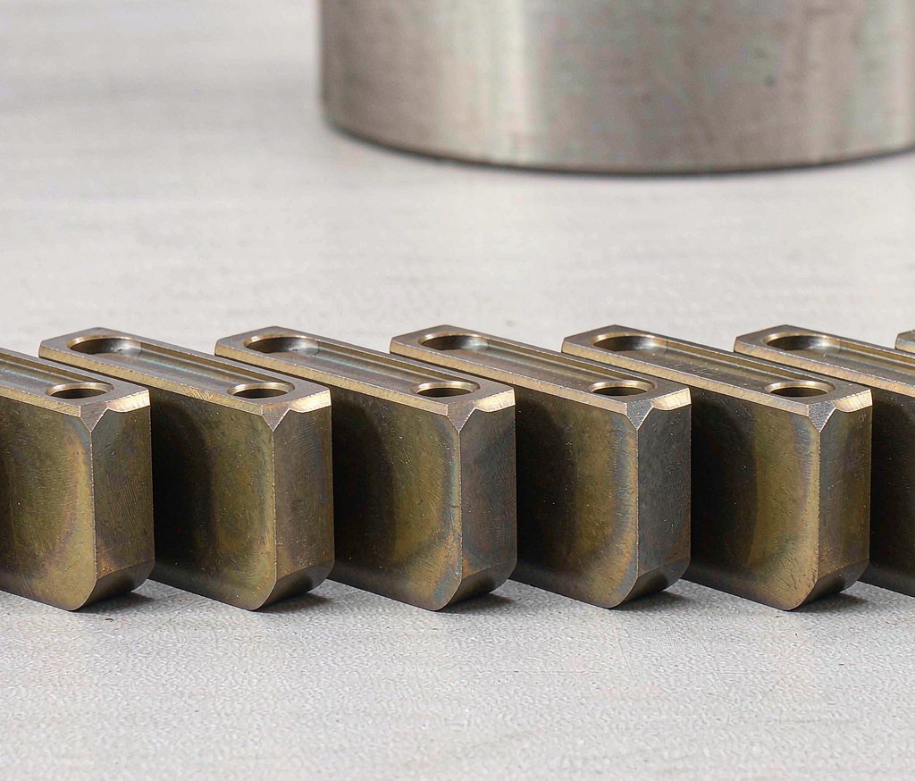 Chamfering Services: Edge Breaks, Deburring, and Countersinks for Machined Parts - Huaxiao precision manufacturing