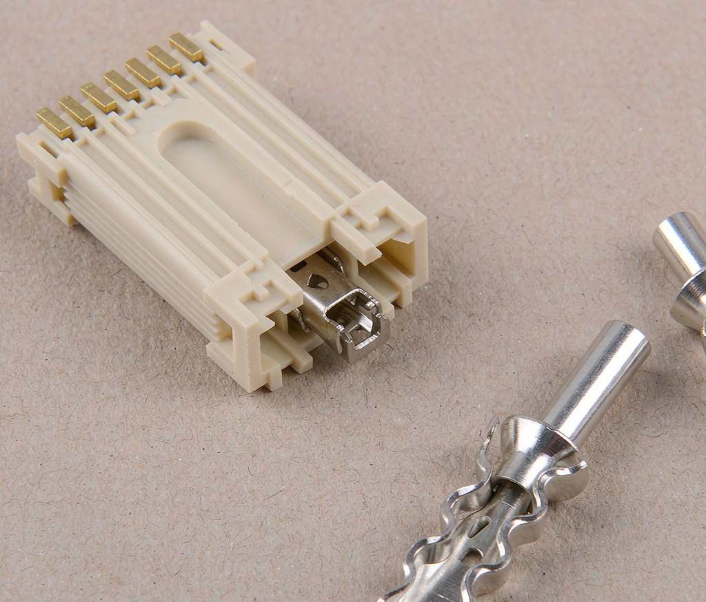 Custom Metal Connectors: Machined, Stamped, and Cast Housings for Electrical and Fluid Systems lead image