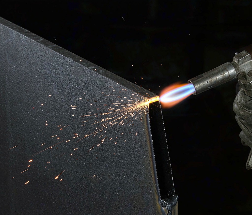 Flame Cutting Services: Oxy-Fuel Plate Cutting for Thick Carbon Steel - Huaxiao precision manufacturing