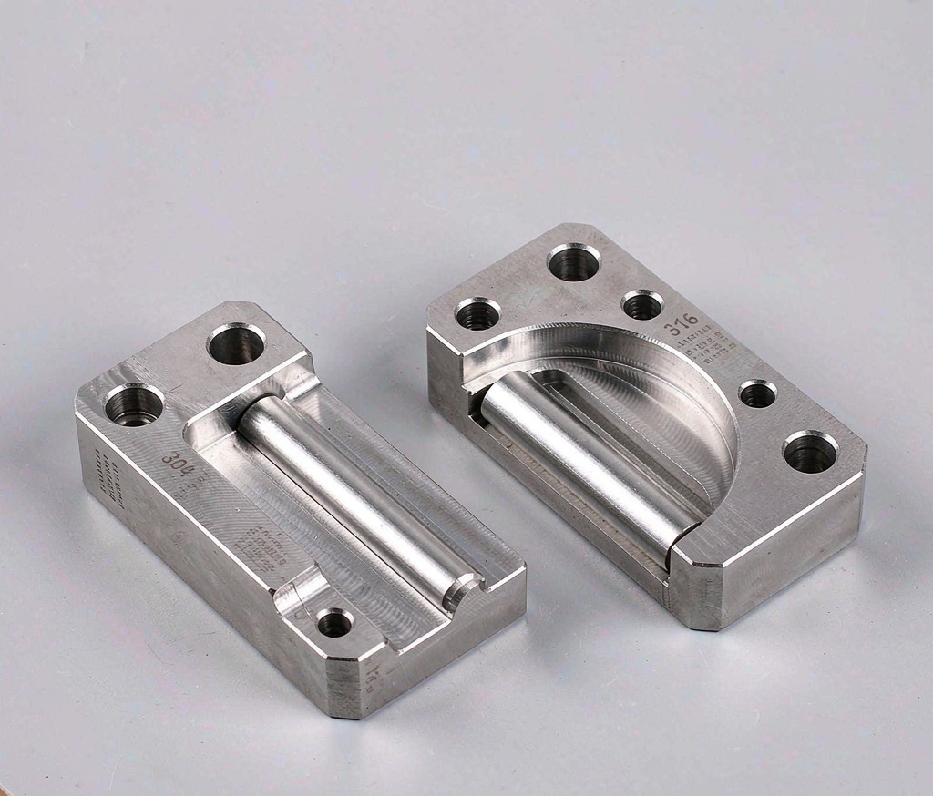304 vs 316 Stainless Steel: Which Grade Should You Specify for Machined Parts? - Huaxiao precision manufacturing