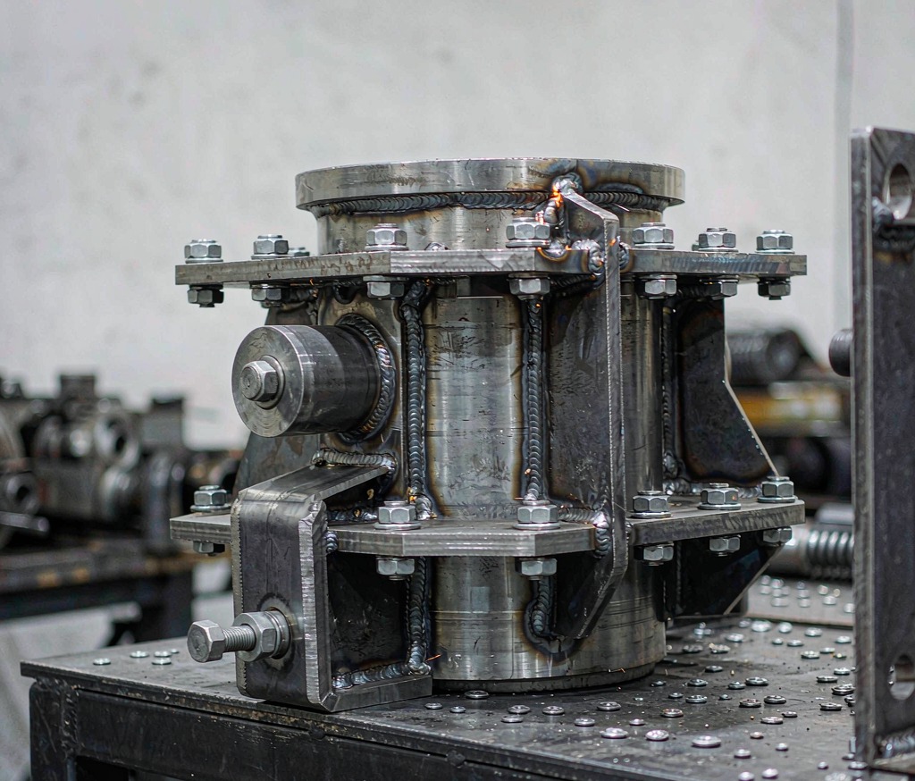 Metal Assembly Services: Welded, Riveted & Bolted Subassemblies - Huaxiao precision manufacturing