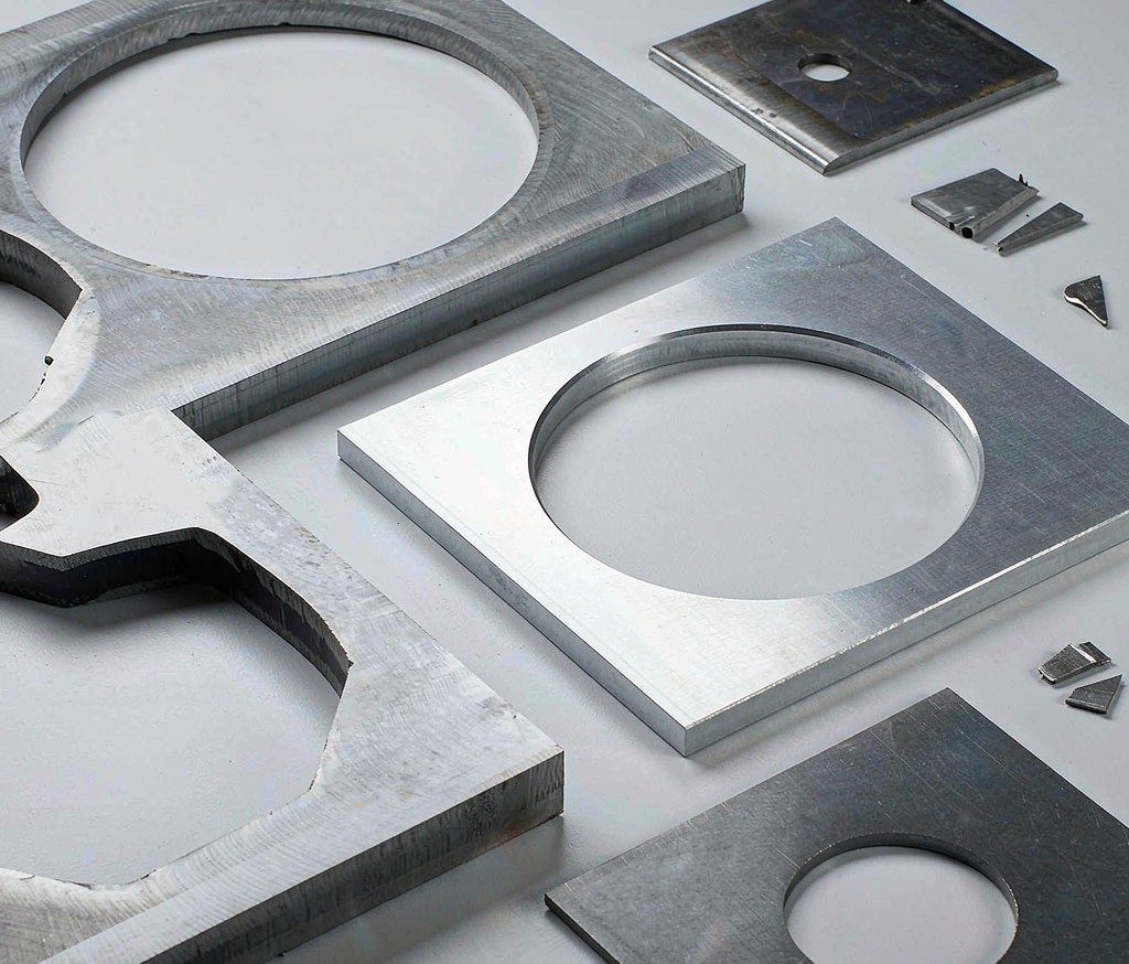 Waterjet vs Plasma Cutting: Which Sheet Process to Choose - Huaxiao precision manufacturing